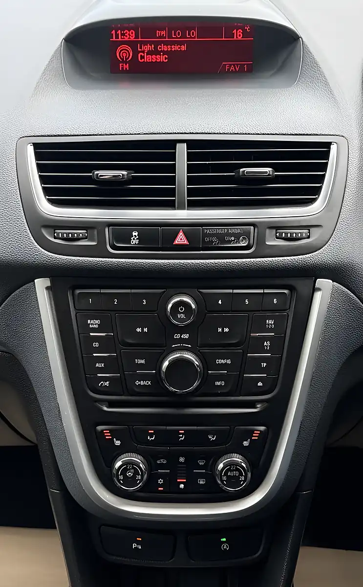 Used 2016 Vauxhall Mokka Se White - Interior and Exterior details 15
