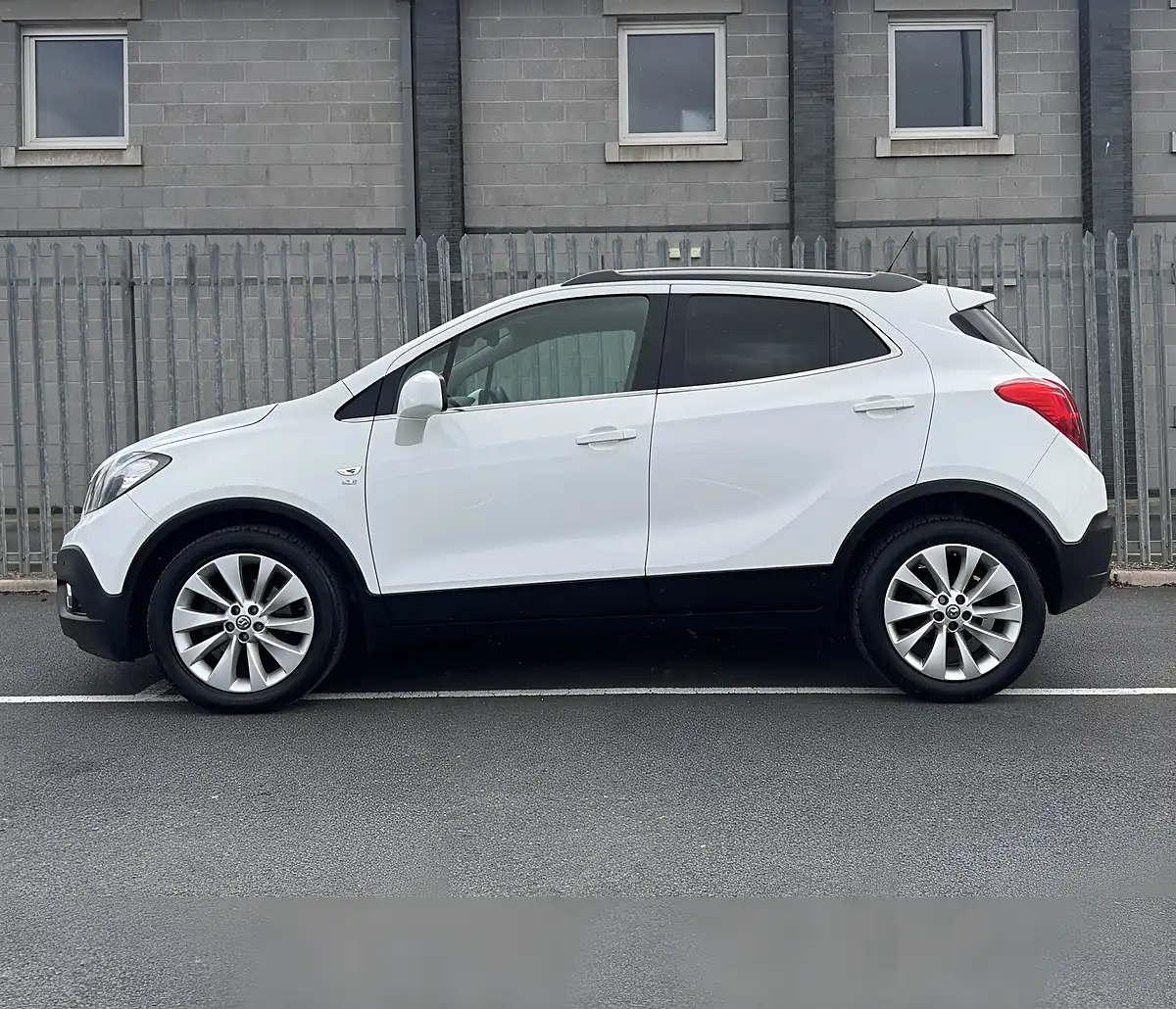 Used 2016 Vauxhall Mokka Se White - Interior and Exterior details 8