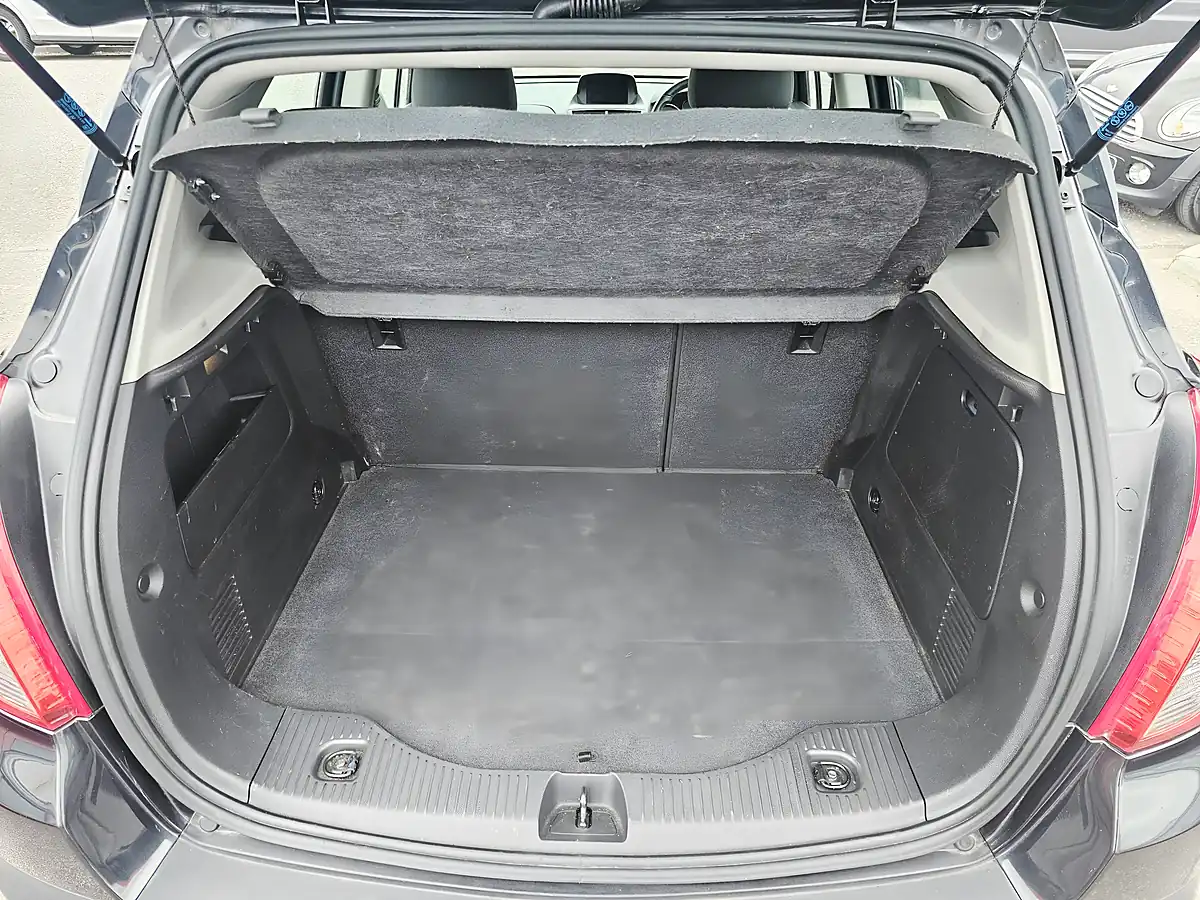 Used 2016 Vauxhall Mokka Tech Line Black - Interior and Exterior details 9