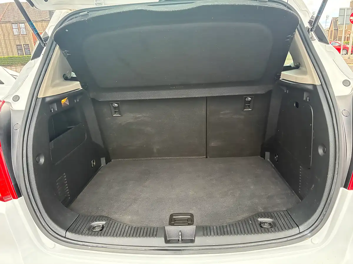 Used 2016 Vauxhall Mokka X Active White - Interior and Exterior details 14
