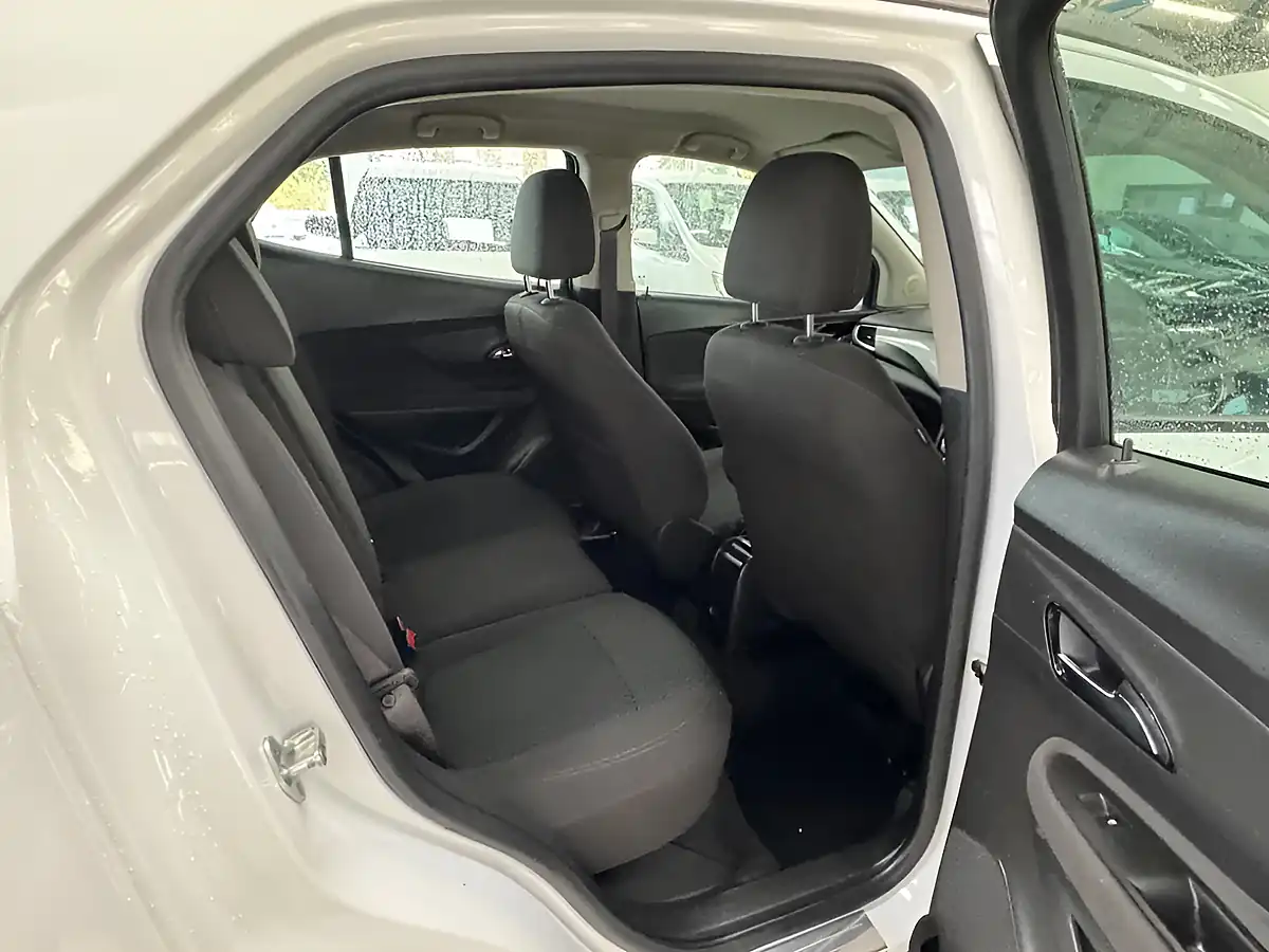 Used 2016 Vauxhall Mokka X Active White - Interior and Exterior details 8