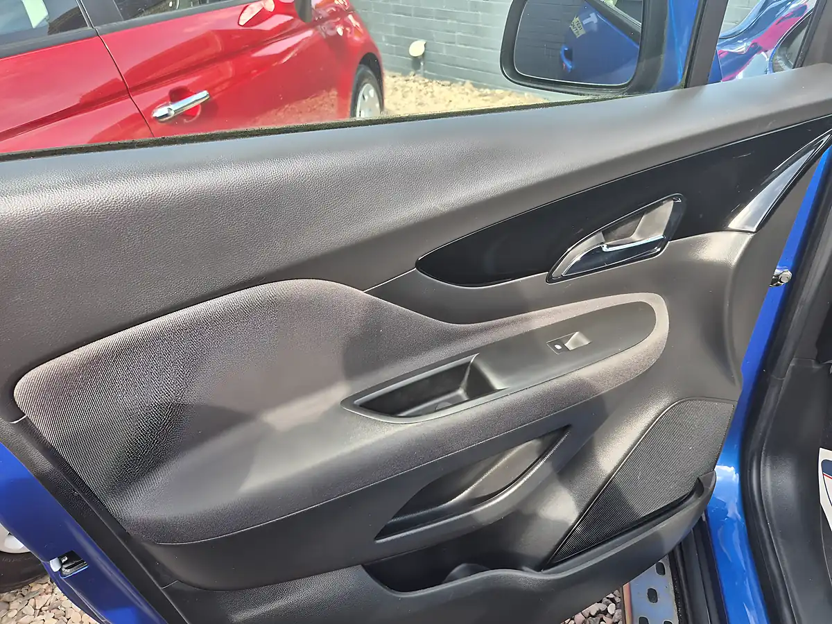 Used 2016 Vauxhall Mokka X Design Nav Blue - Interior and Exterior details 17