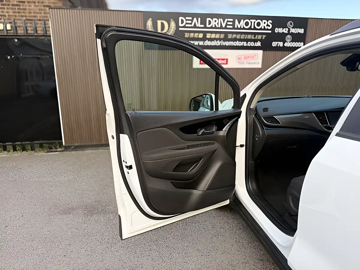 Used 2016 Vauxhall Mokka X Design Nav White - Interior and Exterior details 10