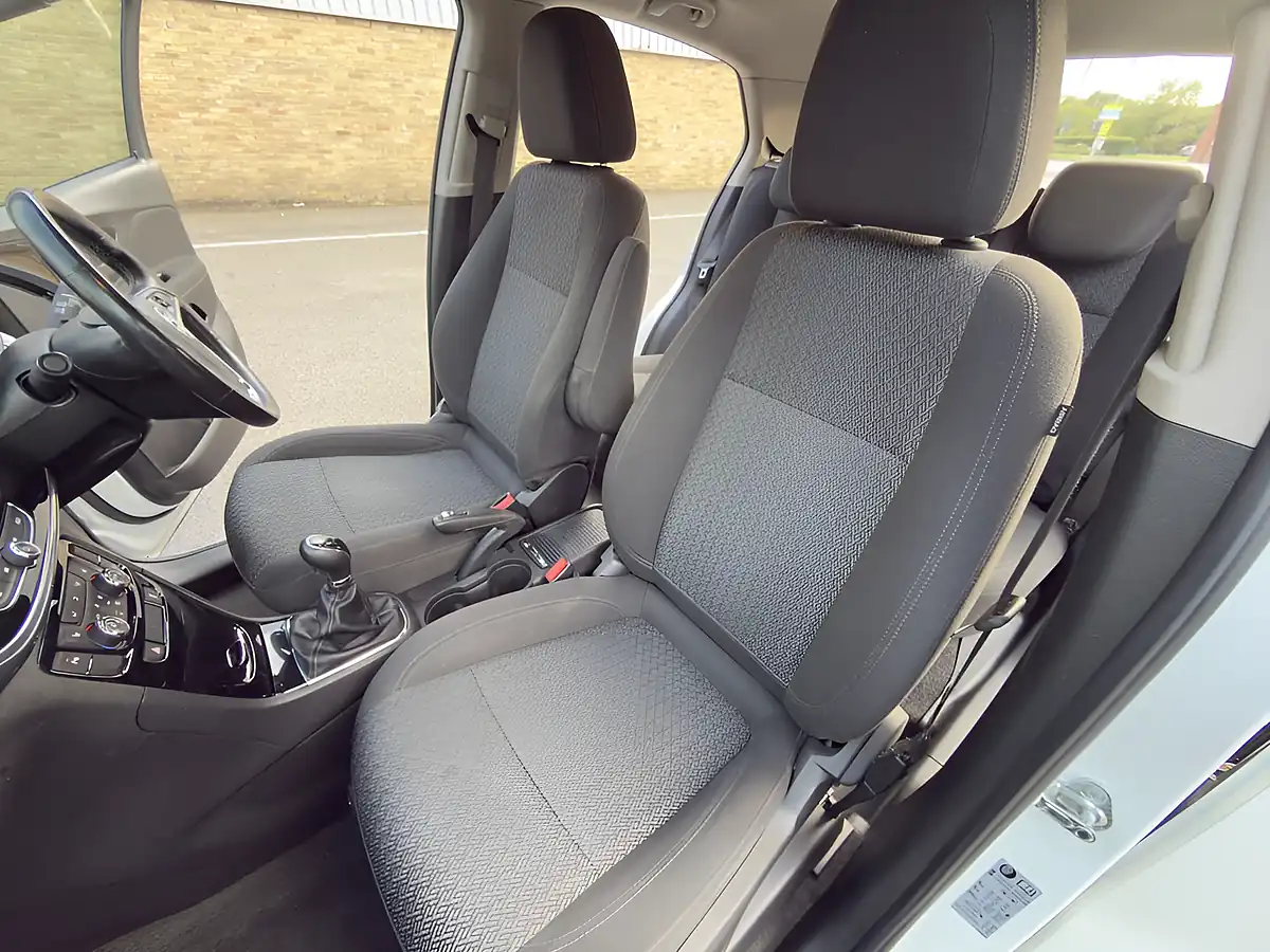 Used 2016 Vauxhall Mokka X Design Nav White - Interior and Exterior details 11