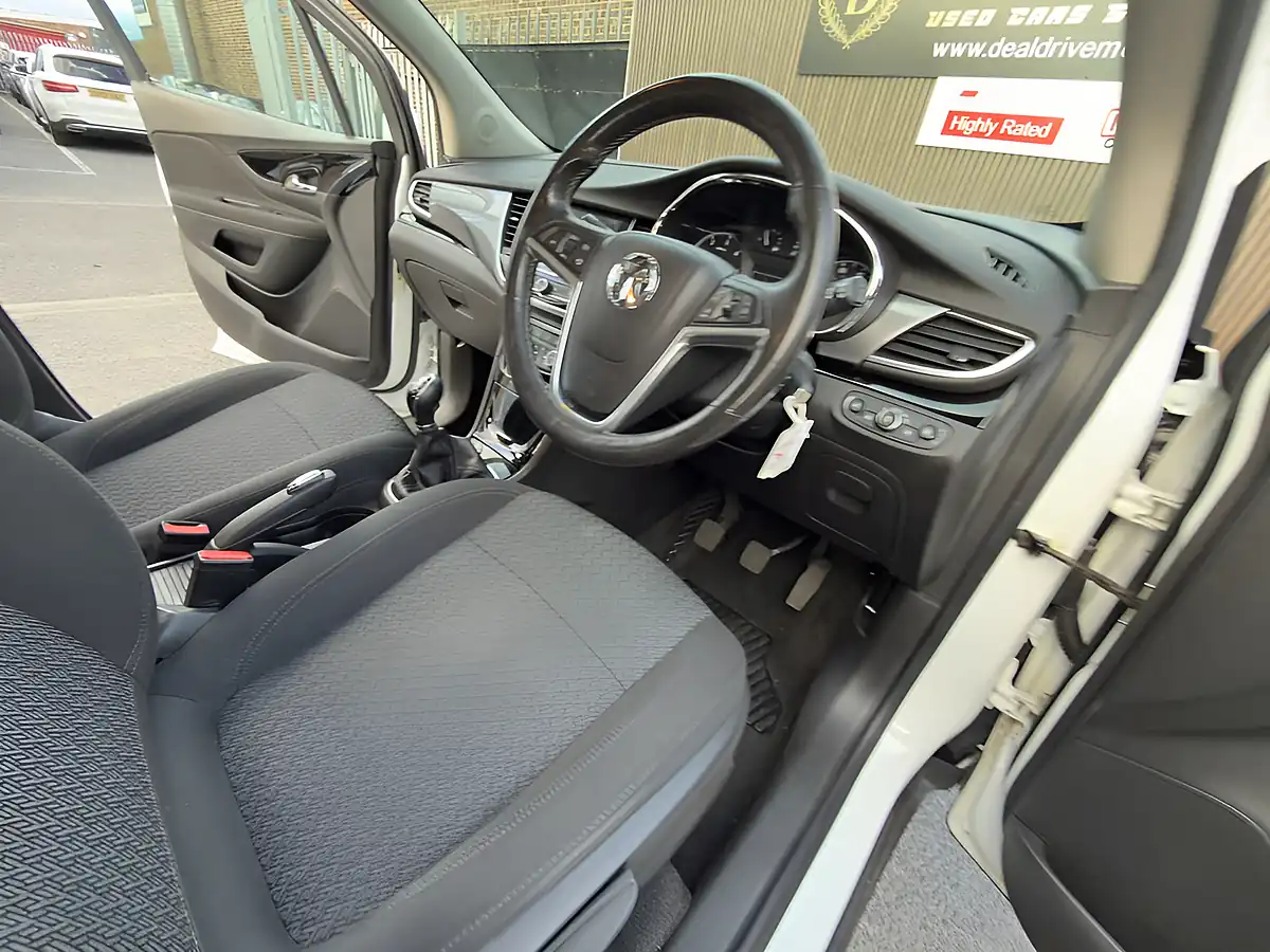 Used 2016 Vauxhall Mokka X Design Nav White - Interior and Exterior details 13