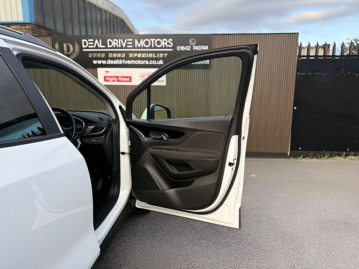 Used 2016 Vauxhall Mokka X Design Nav White - Interior and Exterior details 9
