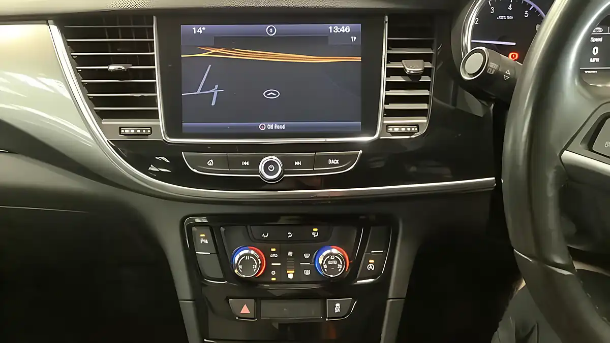 Used 2016 Vauxhall Mokka X Design Nav White - Interior and Exterior details 14