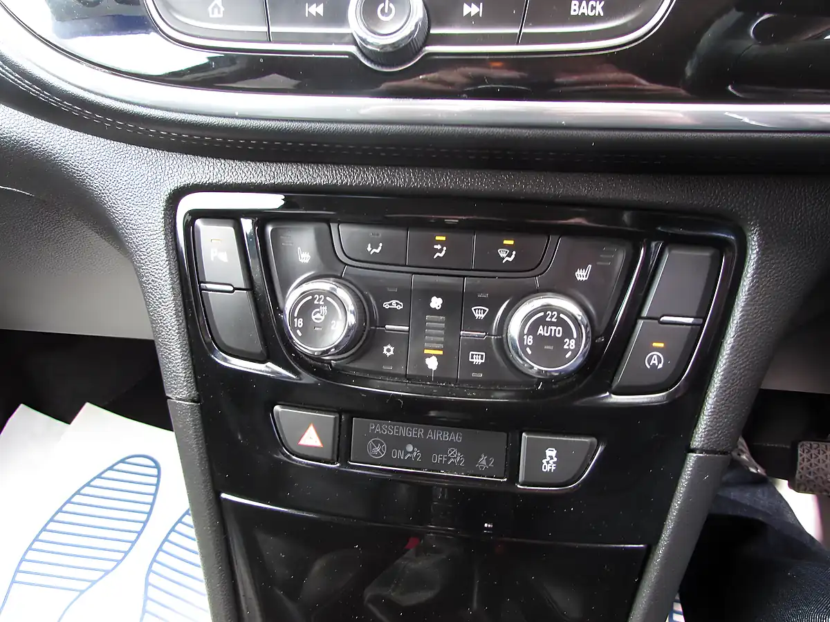 Used 2016 Vauxhall Mokka X Elite Nav Silver - Interior and Exterior details 11