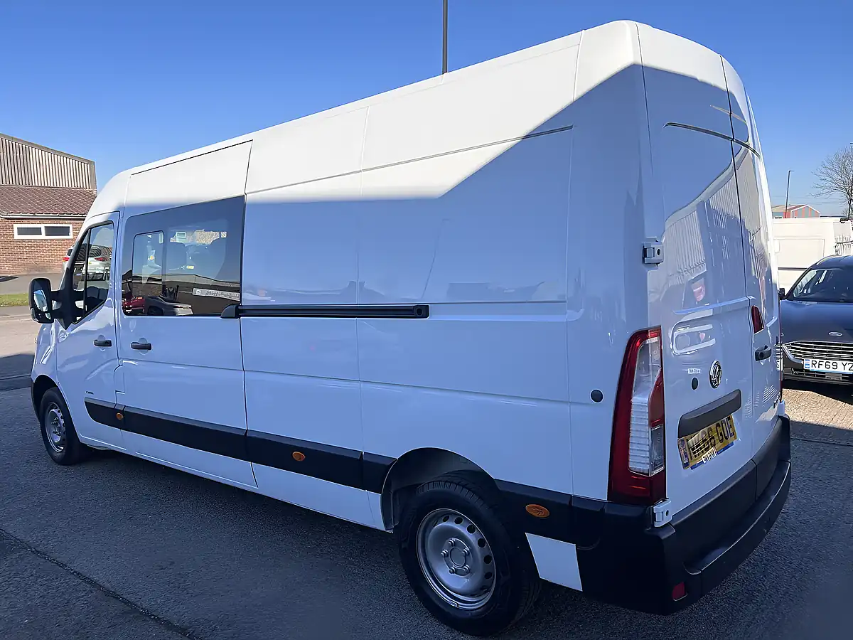 Used 2016 Vauxhall Movano L3H2 9-Seat Crew Van White - Interior and Exterior details 8