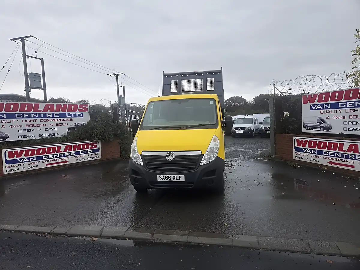 Used 2016 Vauxhall Movano R3500 Lwb Crew Cab Tipper Yellow - Interior and Exterior details 3