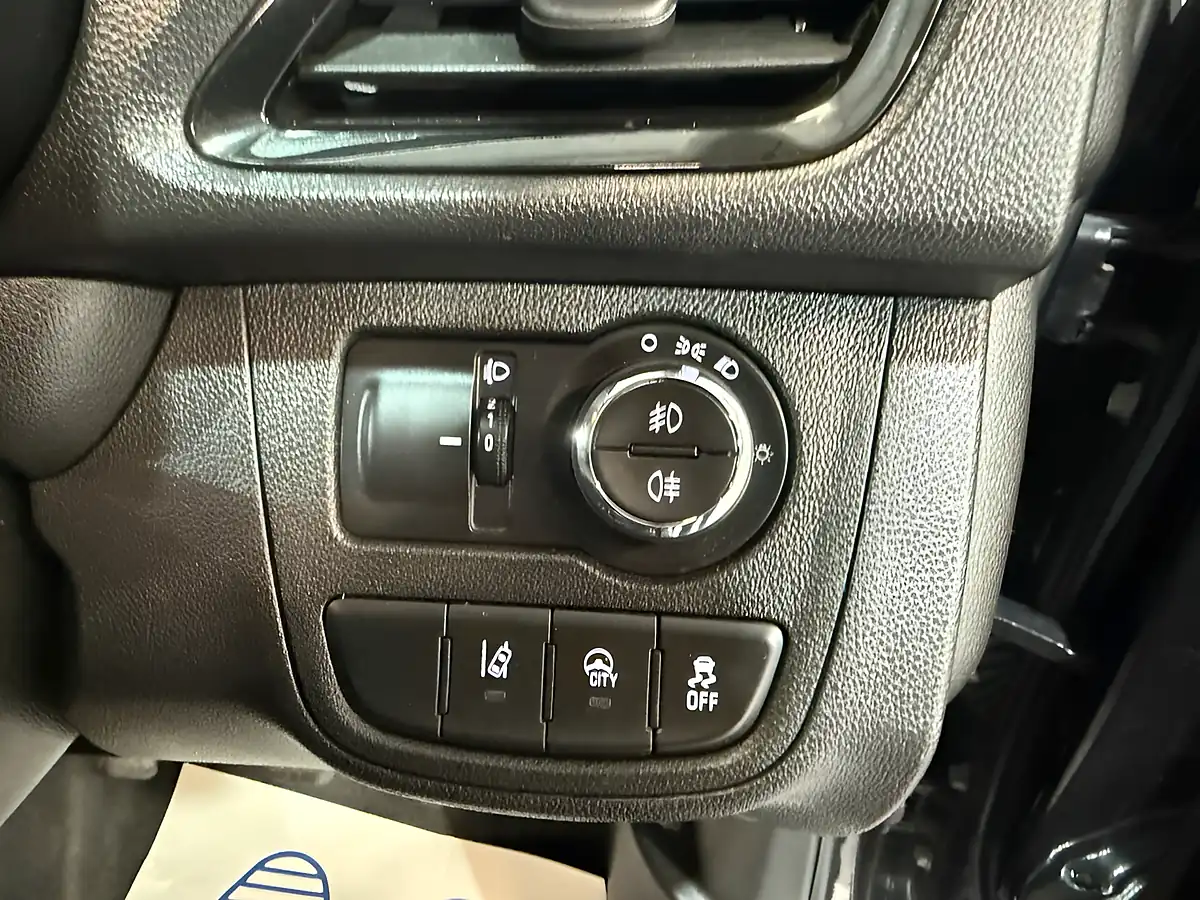 Used 2016 Vauxhall Viva Se Black - Interior and Exterior details 14