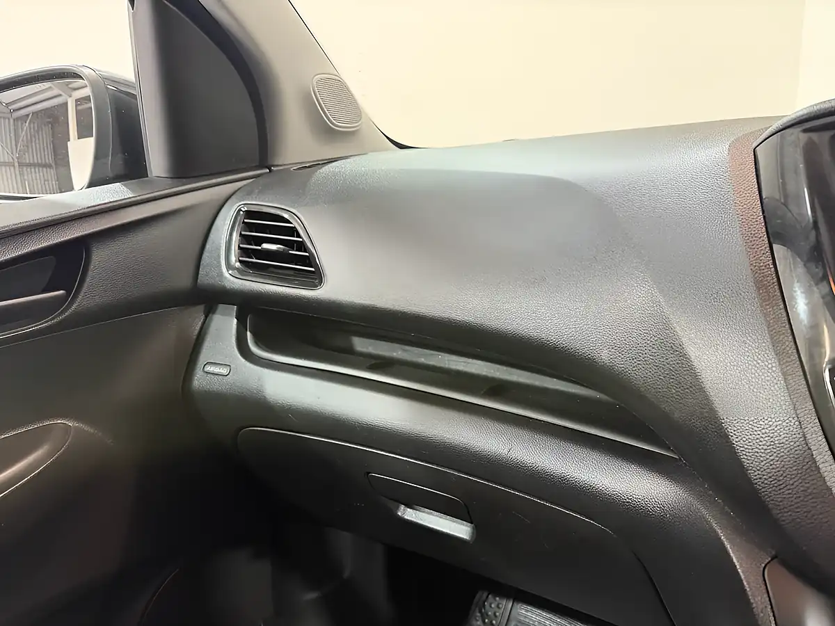 Used 2016 Vauxhall Viva Se Black - Interior and Exterior details 17