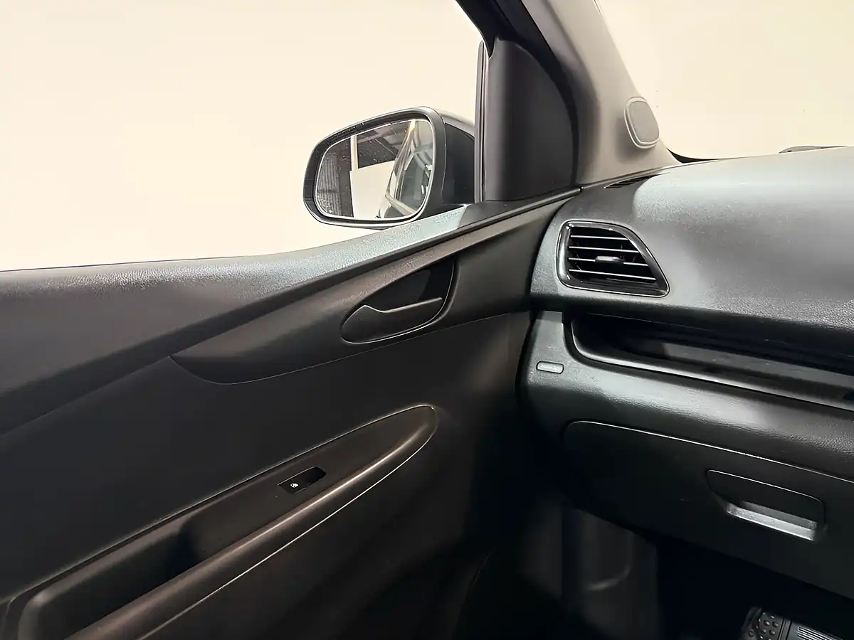 Used 2016 Vauxhall Viva Se Black - Interior and Exterior details 18