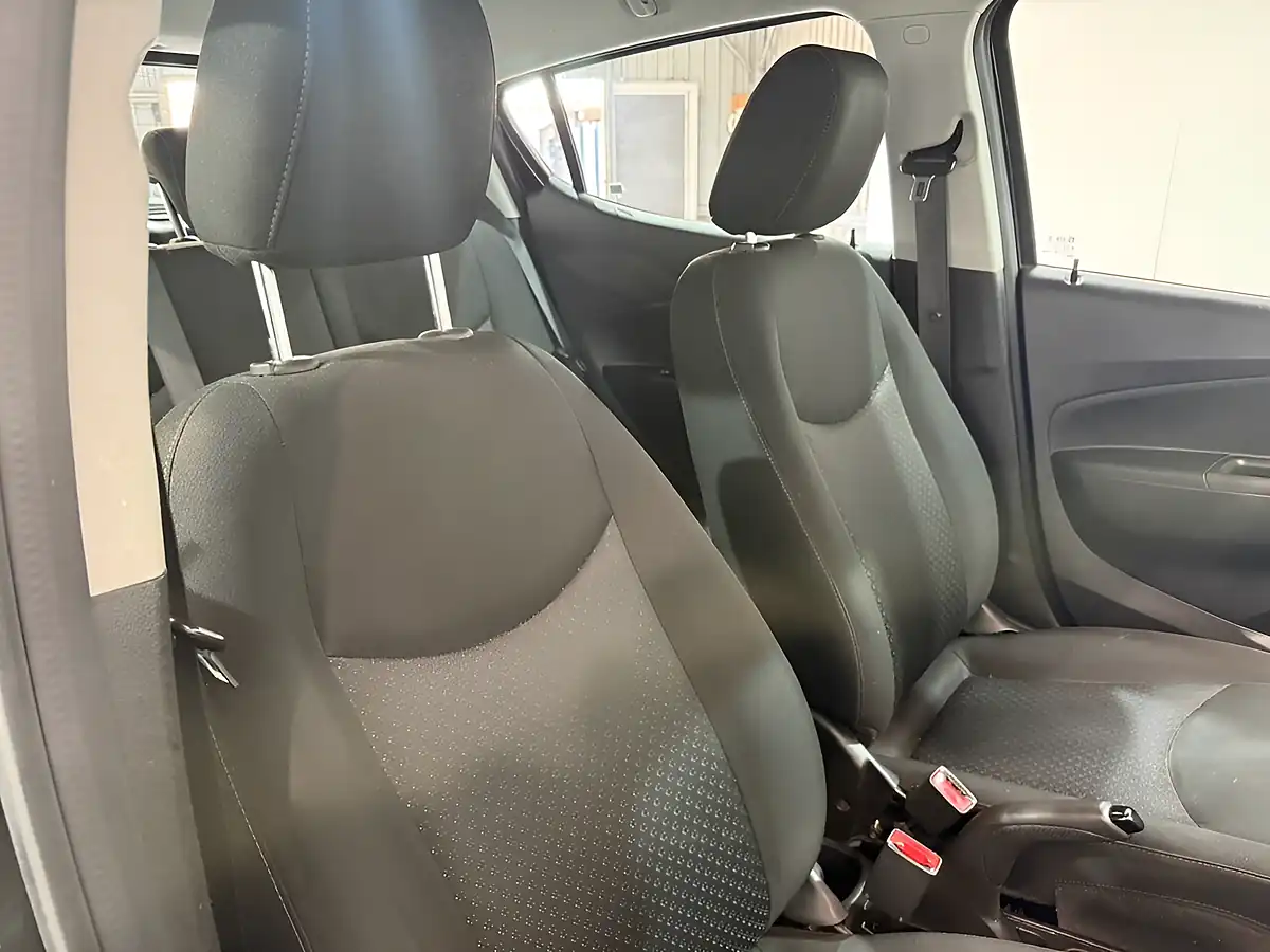 Used 2016 Vauxhall Viva Se Black - Interior and Exterior details 9