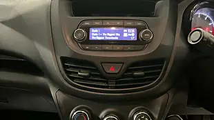 Used 2016 Vauxhall Viva Se Green - Interior and Exterior details 13