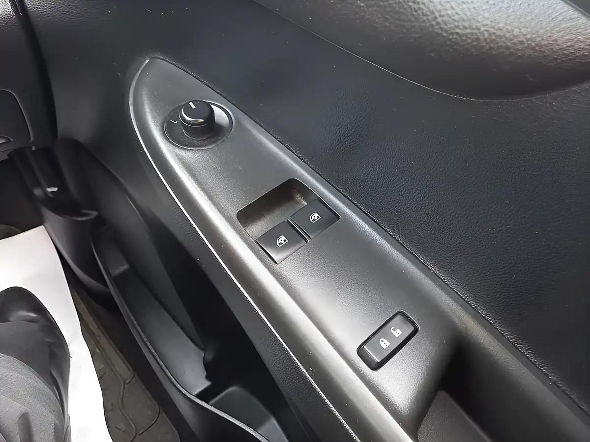 Used 2016 Vauxhall Viva Se Grey - Interior and Exterior details 13