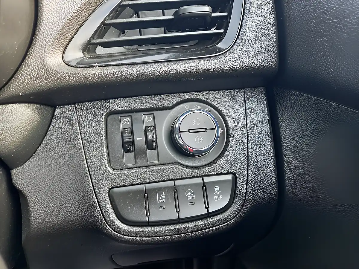 Used 2016 Vauxhall Viva Se Grey - Interior and Exterior details 14