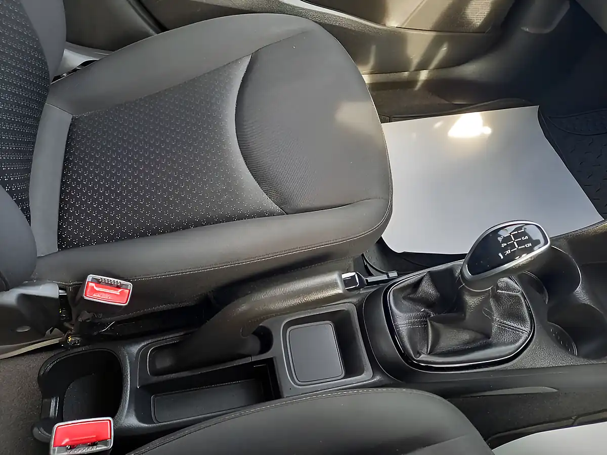 Used 2016 Vauxhall Viva Se Grey - Interior and Exterior details 17