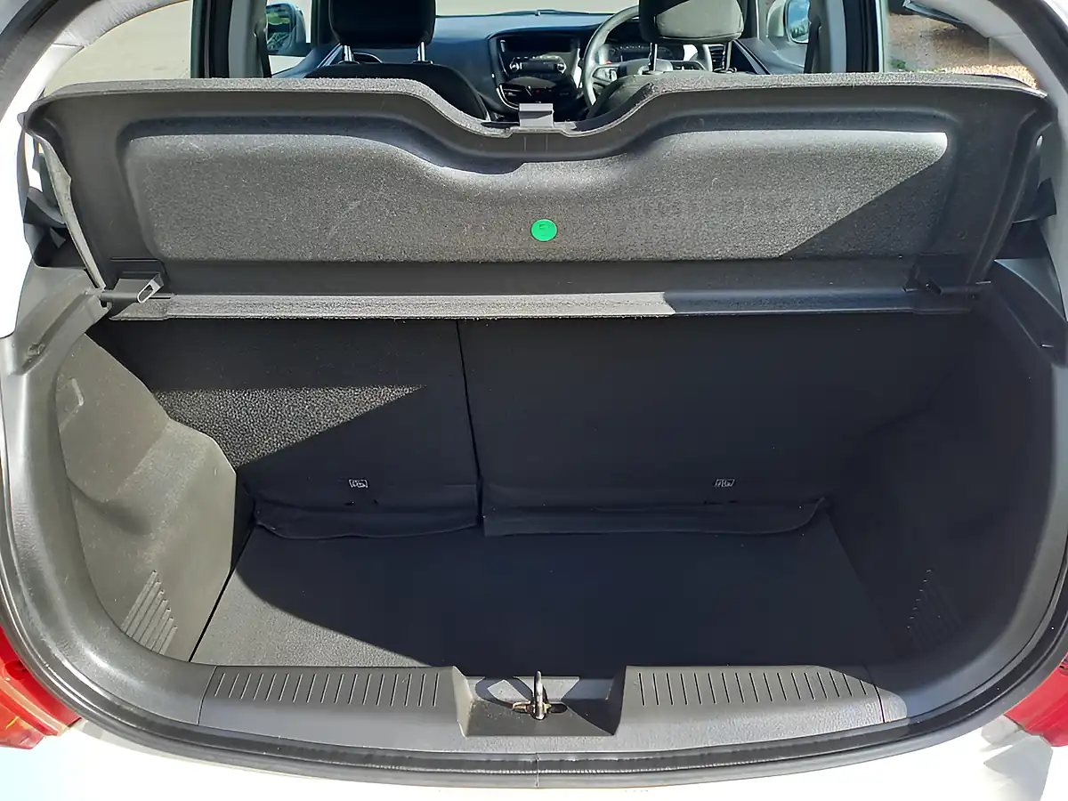 Used 2016 Vauxhall Viva Se Grey - Interior and Exterior details 7