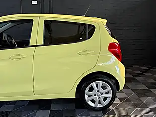 Used 2016 Vauxhall Viva Se Limelight Green - Interior and Exterior details 11