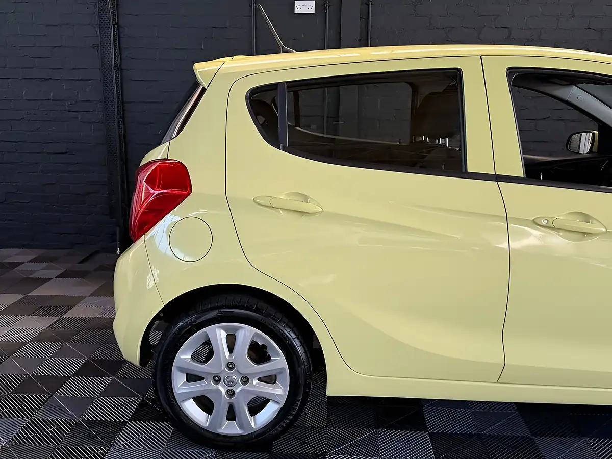 Used 2016 Vauxhall Viva Se Limelight Green - Interior and Exterior details 12