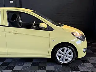 Used 2016 Vauxhall Viva Se Limelight Green - Interior and Exterior details 13