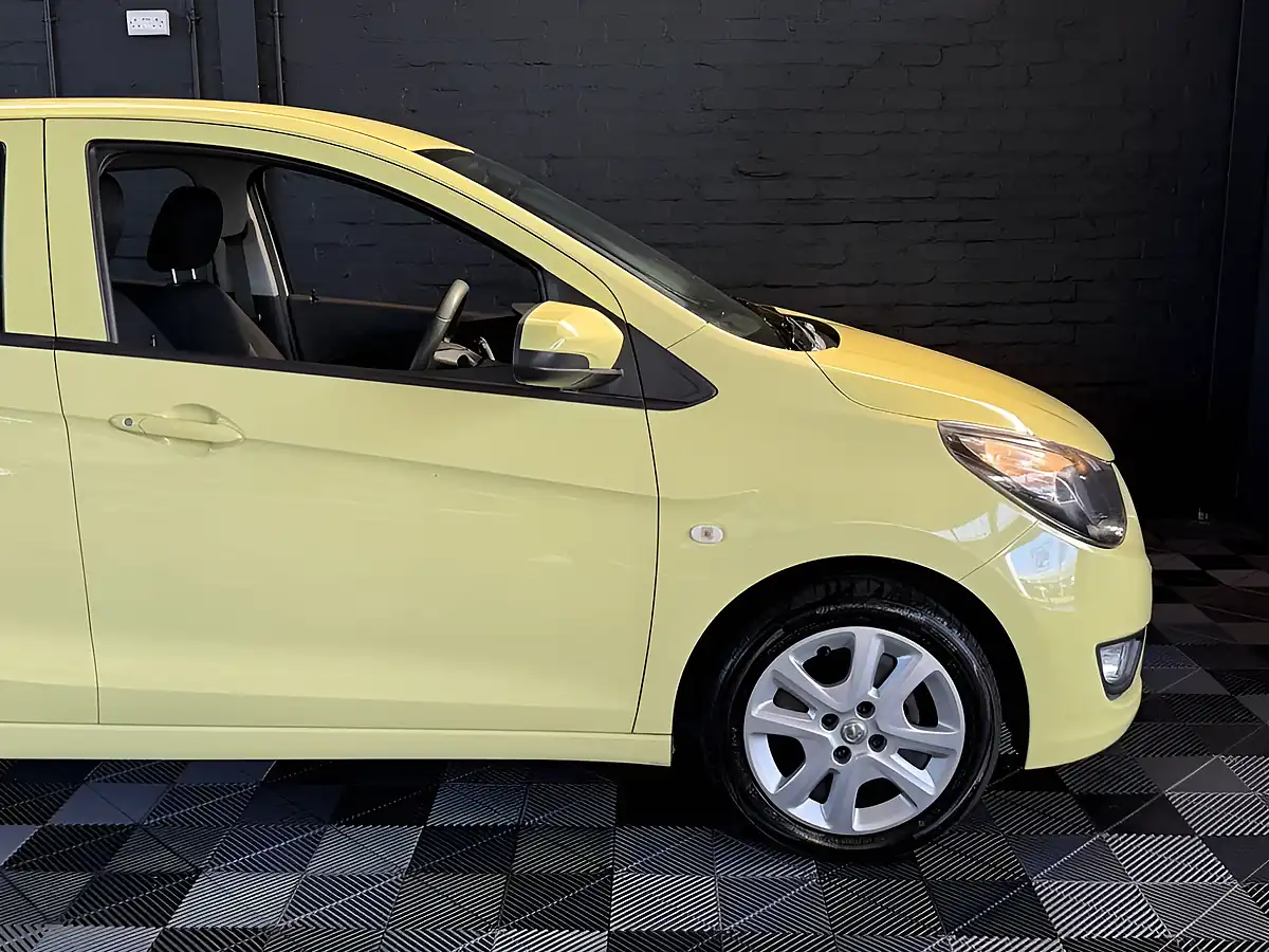 Used 2016 Vauxhall Viva Se Limelight Green - Interior and Exterior details 13
