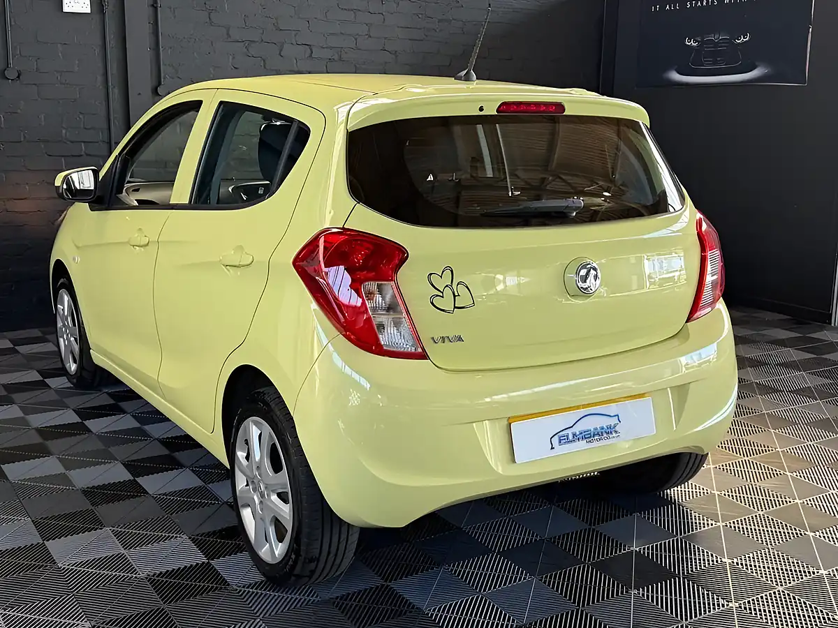 Used 2016 Vauxhall Viva Se Limelight Green - Interior and Exterior details 16