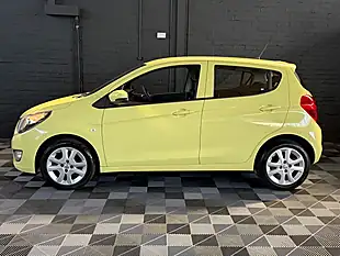 Used 2016 Vauxhall Viva Se Limelight Green - Interior and Exterior details 2