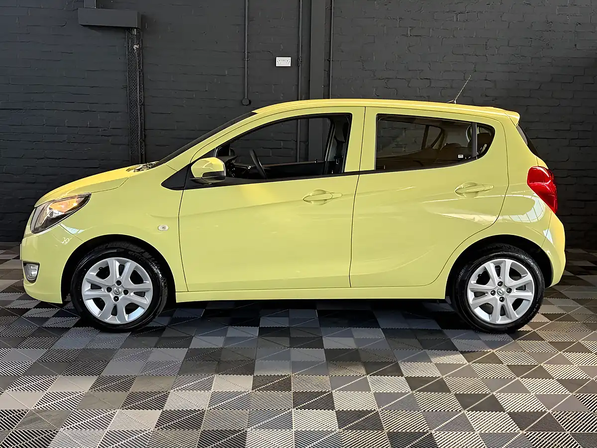Used 2016 Vauxhall Viva Se Limelight Green - Interior and Exterior details 2