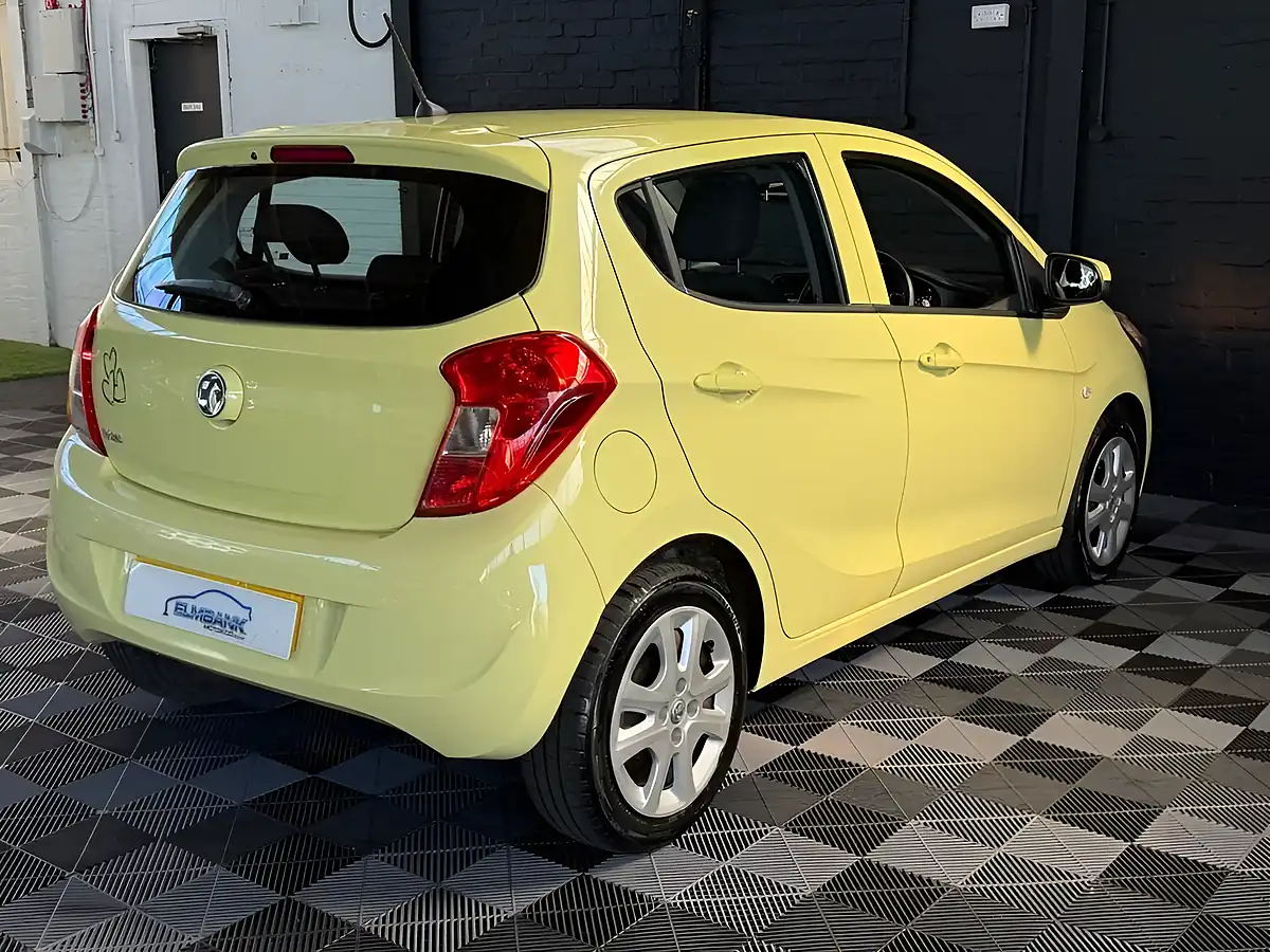 Used 2016 Vauxhall Viva Se Limelight Green - Interior and Exterior details 6