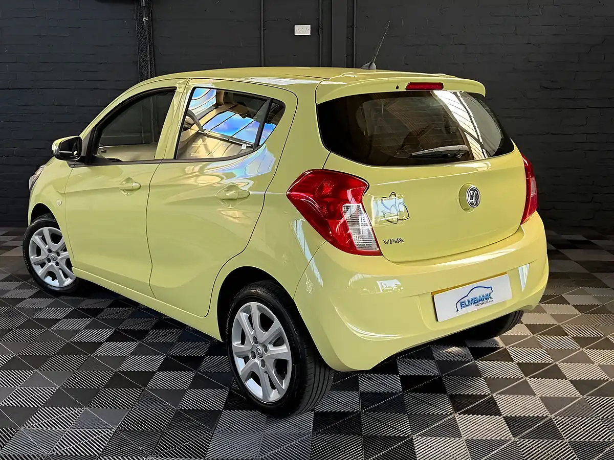 Used 2016 Vauxhall Viva Se Limelight Green - Interior and Exterior details 8