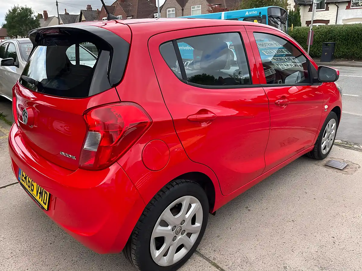 Used 2016 Vauxhall Viva Se Red - Interior and Exterior details 16