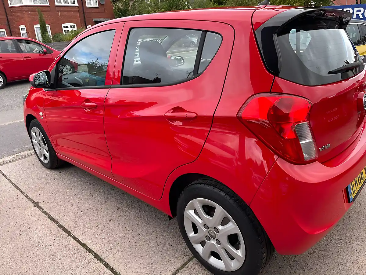 Used 2016 Vauxhall Viva Se Red - Interior and Exterior details 18