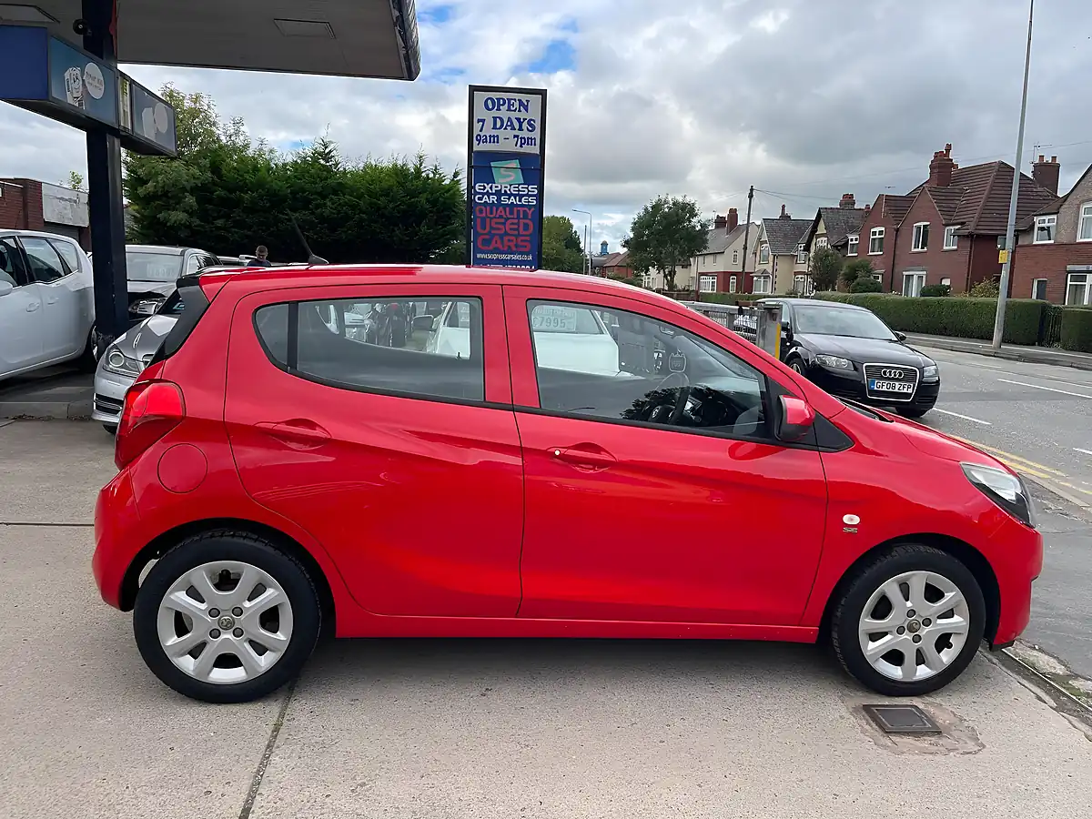 Used 2016 Vauxhall Viva Se Red - Interior and Exterior details 3