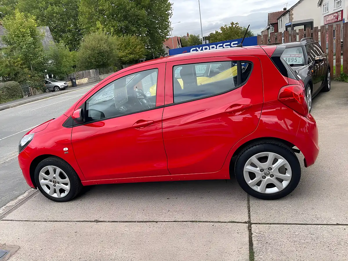Used 2016 Vauxhall Viva Se Red - Interior and Exterior details 6