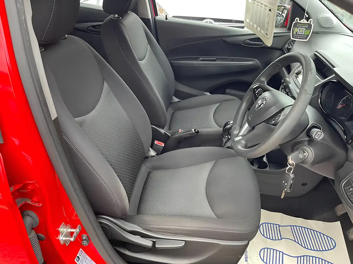 Used 2016 Vauxhall Viva Se Red - Interior and Exterior details 8