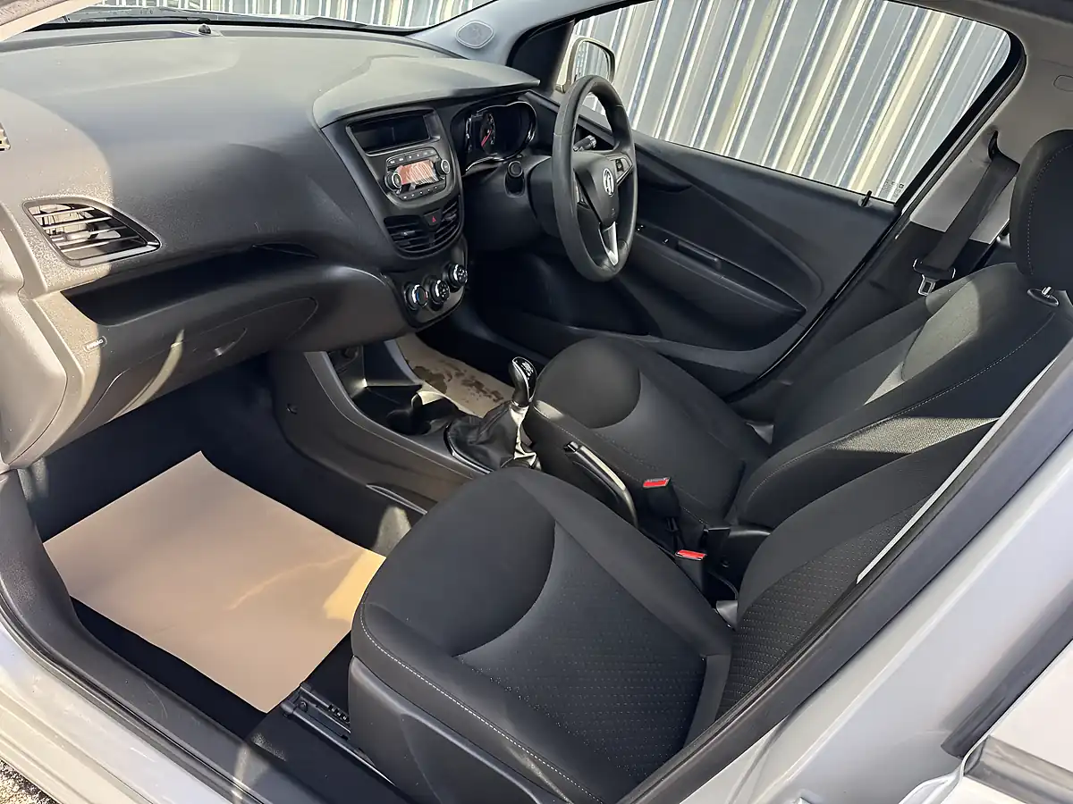 Used 2016 Vauxhall Viva Se Silver - Interior and Exterior details 10