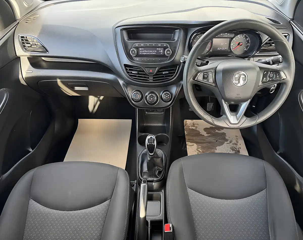 Used 2016 Vauxhall Viva Se Silver - Interior and Exterior details 13