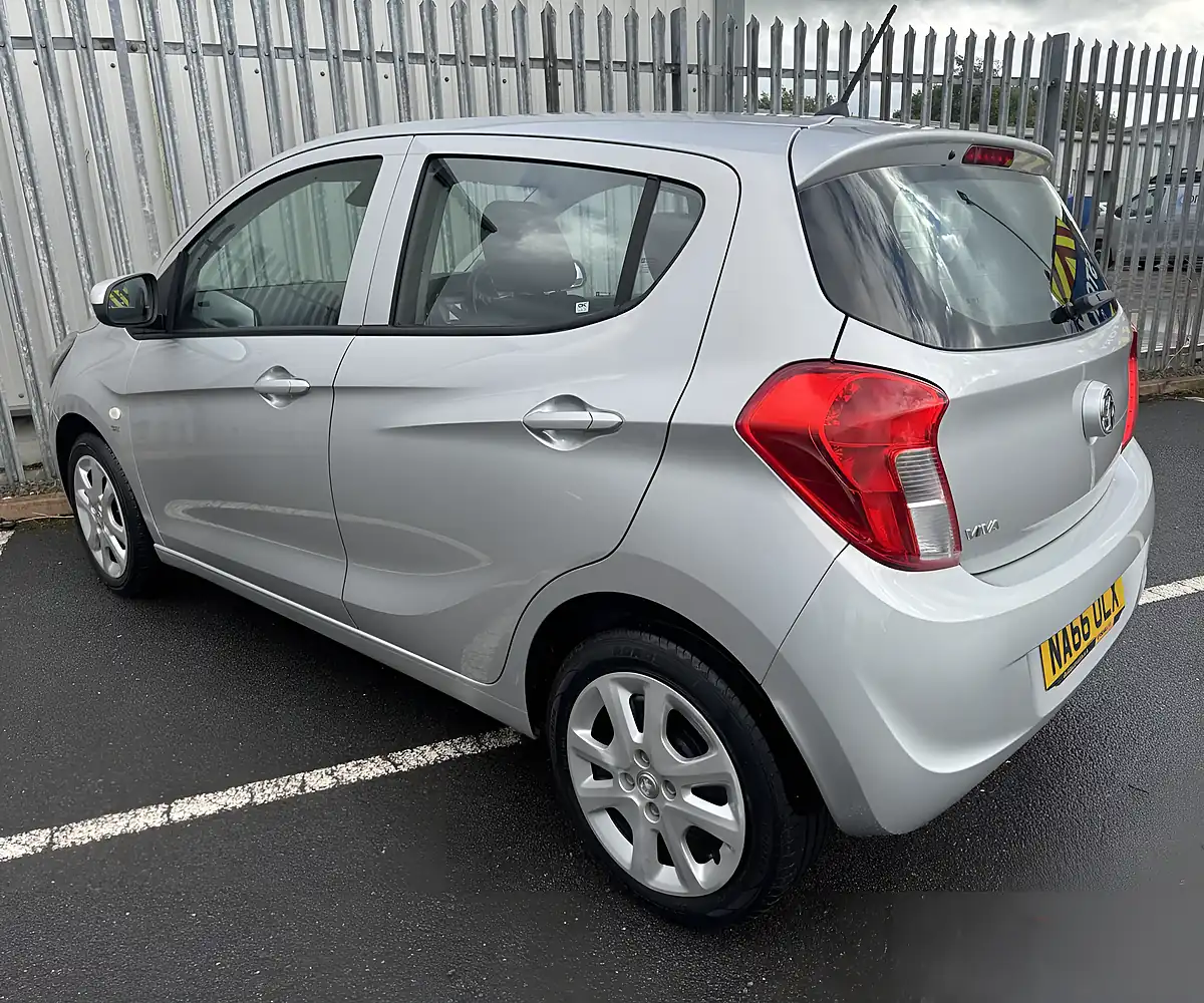 Used 2016 Vauxhall Viva Se Silver - Interior and Exterior details 4