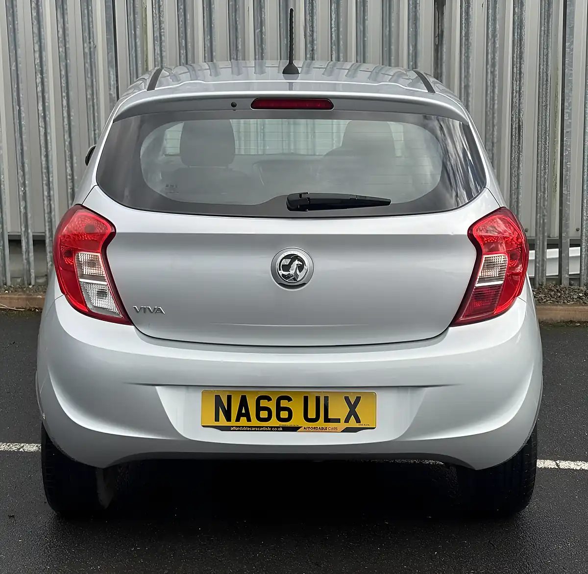 Used 2016 Vauxhall Viva Se Silver - Interior and Exterior details 6