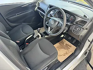 Used 2016 Vauxhall Viva Se Silver - Interior and Exterior details 9