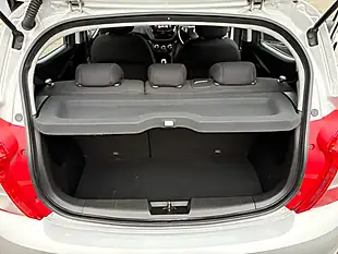 Used 2016 Vauxhall Viva Se Silver - Interior and Exterior details 12