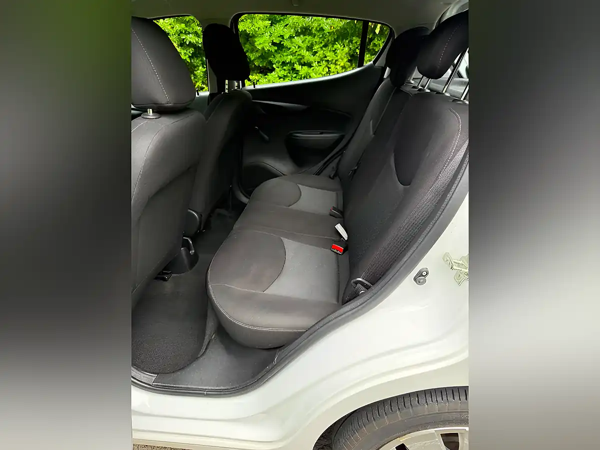 Used 2016 Vauxhall Viva Se White - Interior and Exterior details 10