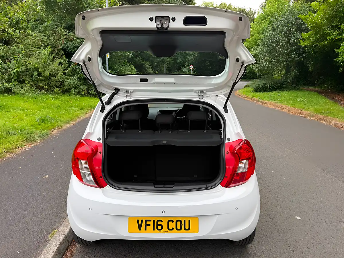 Used 2016 Vauxhall Viva Se White - Interior and Exterior details 12