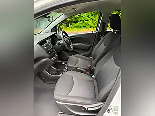Used 2016 Vauxhall Viva Se White - Interior and Exterior details 9