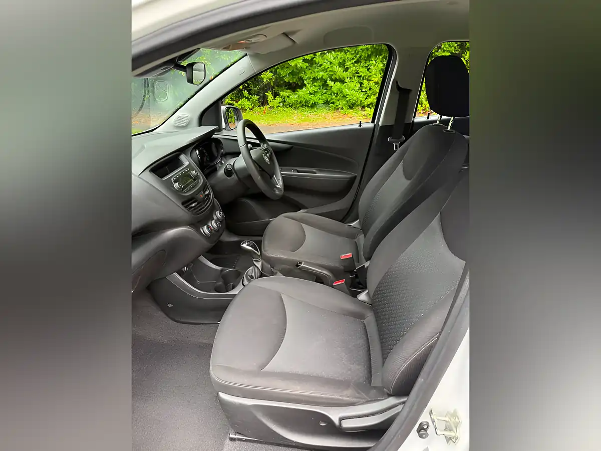 Used 2016 Vauxhall Viva Se White - Interior and Exterior details 9