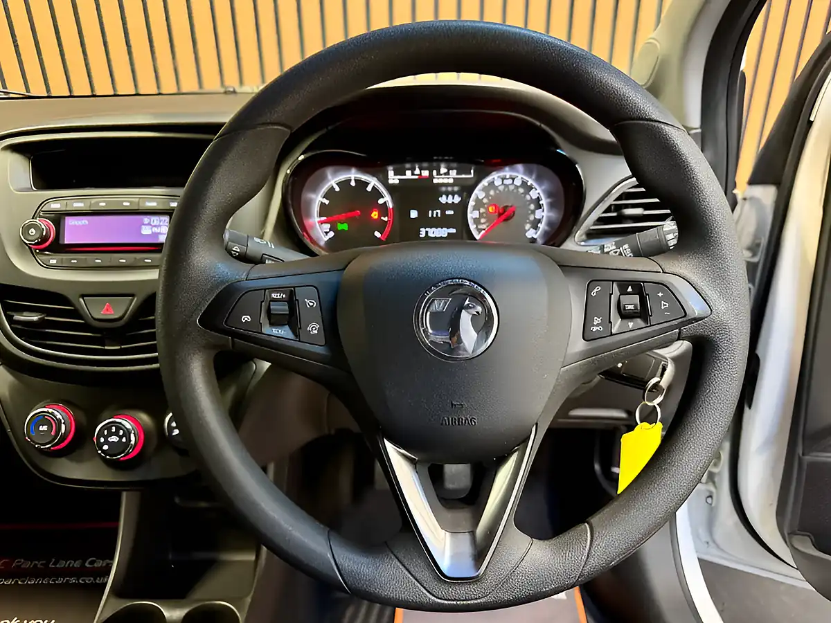 Used 2016 Vauxhall Viva Se White - Interior and Exterior details 12