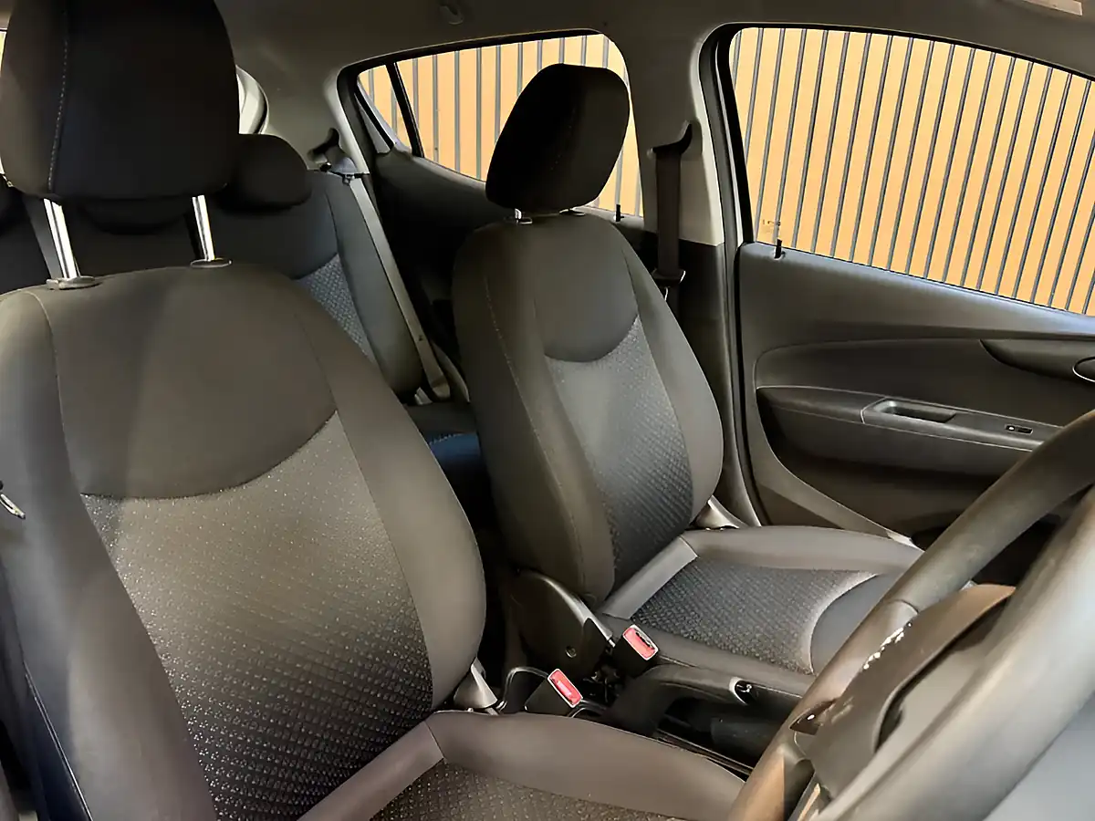 Used 2016 Vauxhall Viva Se White - Interior and Exterior details 15