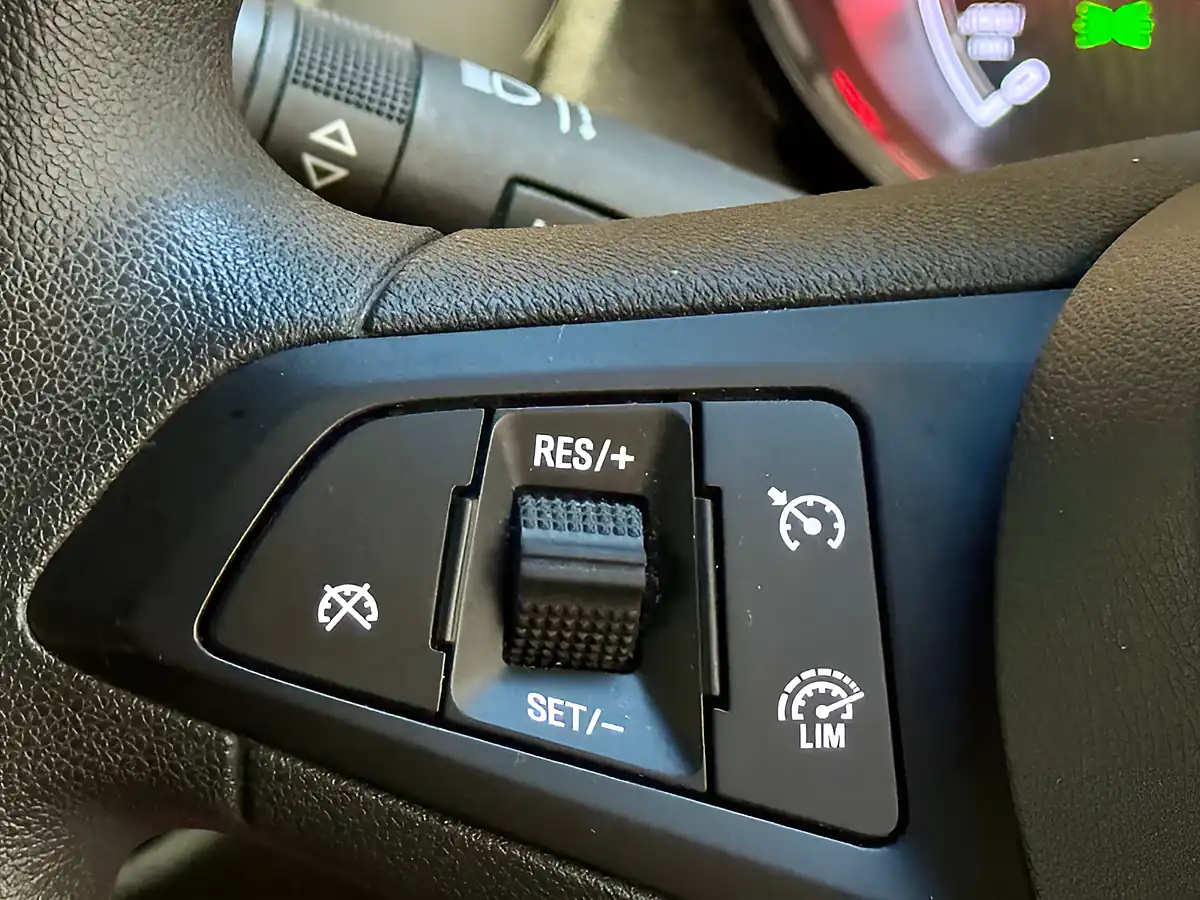 Used 2016 Vauxhall Viva Se White - Interior and Exterior details 18